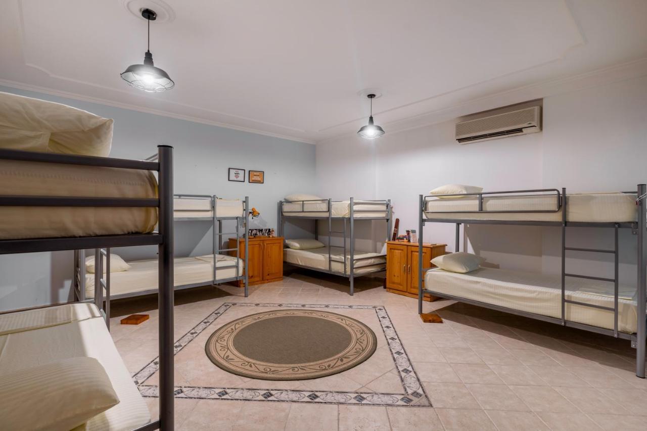 Hostel Nena Semi ติรานา ภายนอก รูปภาพ