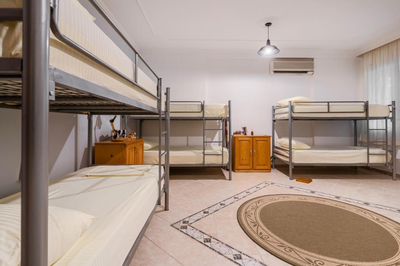 Hostel Nena Semi ติรานา ภายนอก รูปภาพ