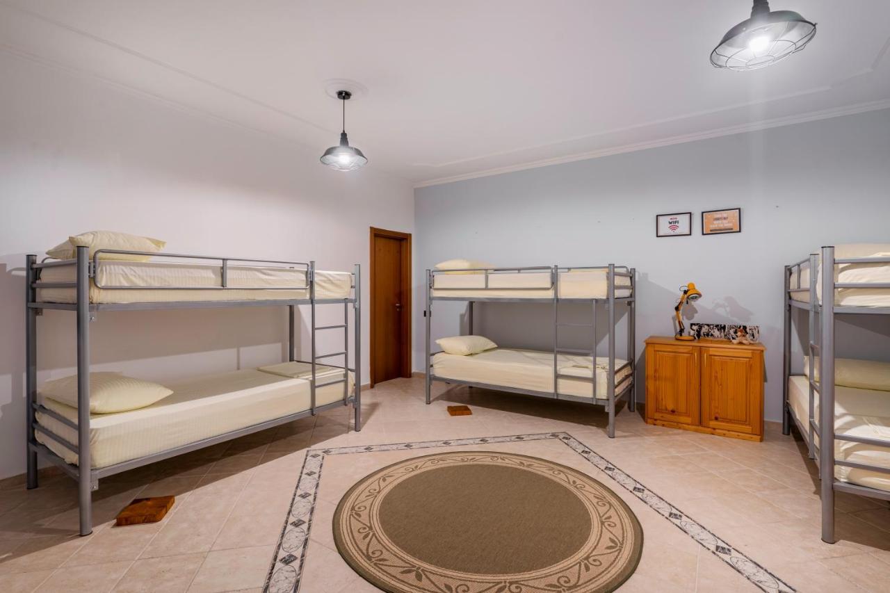 Hostel Nena Semi ติรานา ภายนอก รูปภาพ