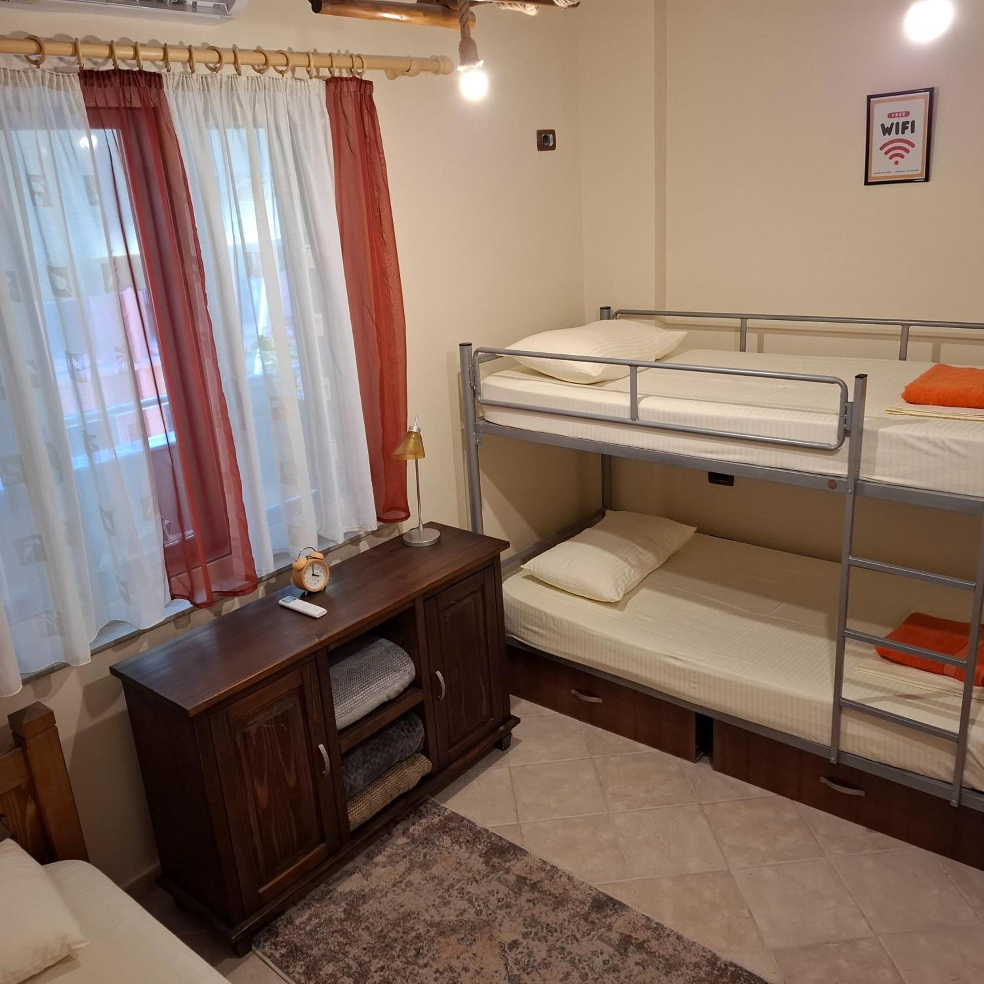 Hostel Nena Semi ติรานา ภายนอก รูปภาพ